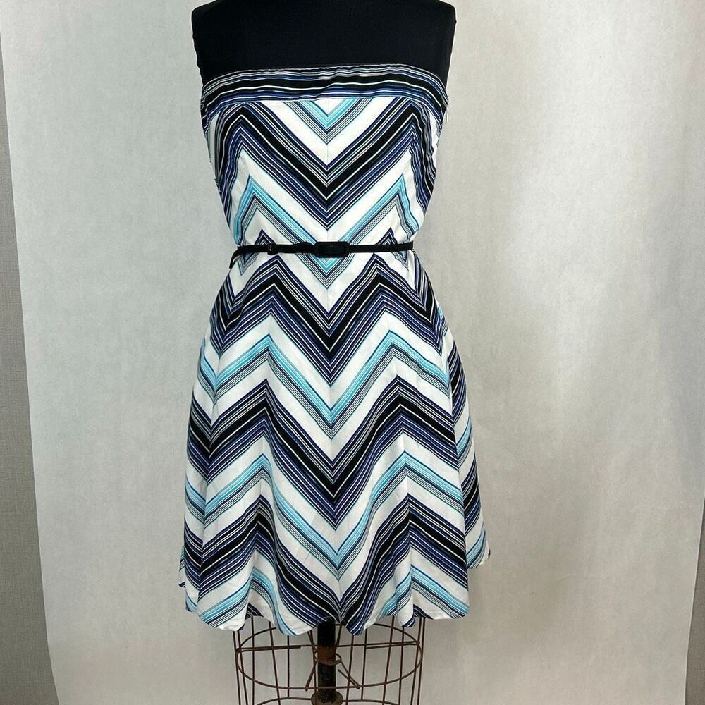 WHBM Strapless Chevron Dress Blue White Black Stripe Sz 8 Belted White House Bla